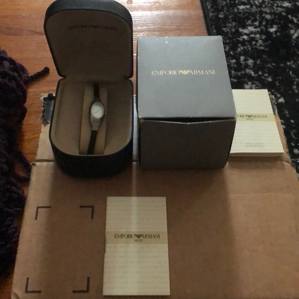 🖤Beautiful Emporio Armani Black Leather Watch🖤 - Picture 2 of 6